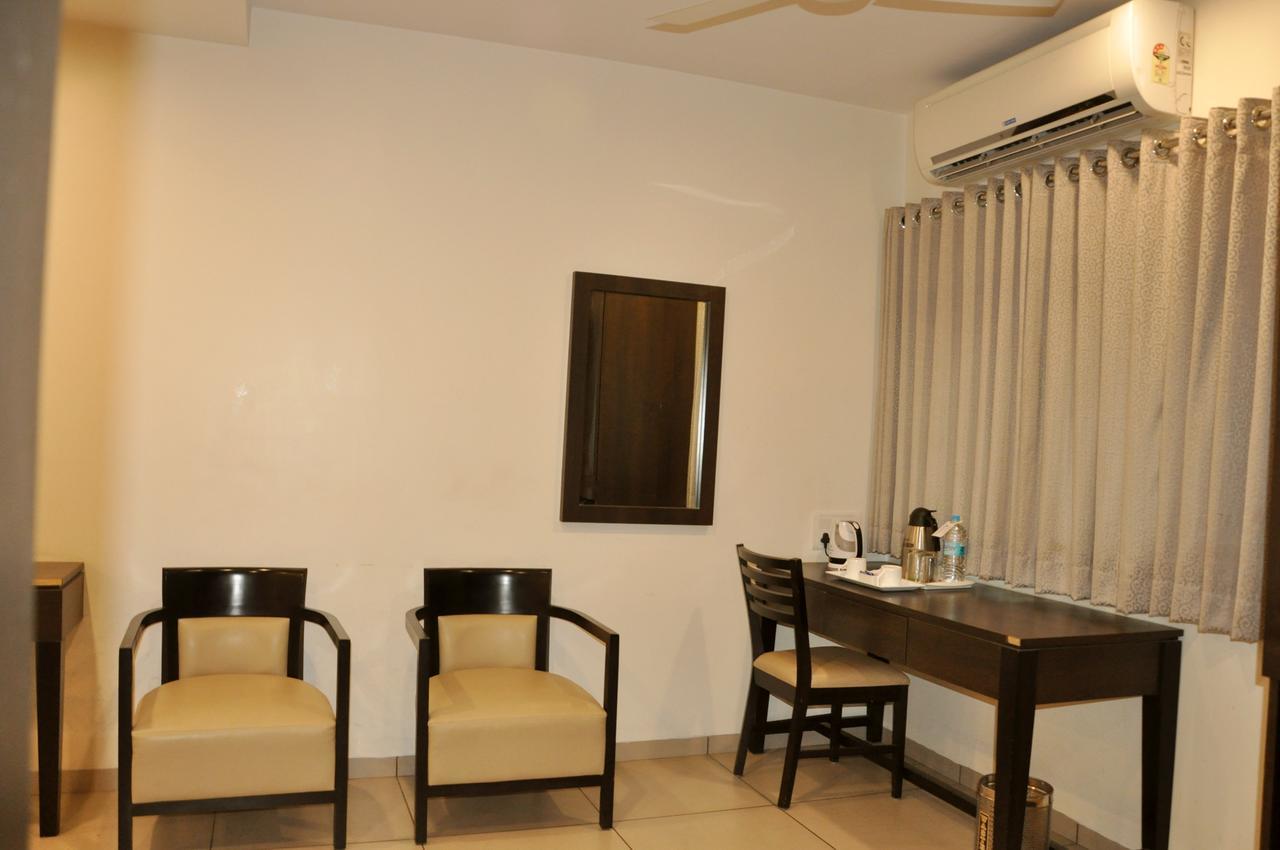 Hotel Tourist, Kolhapur Exterior foto