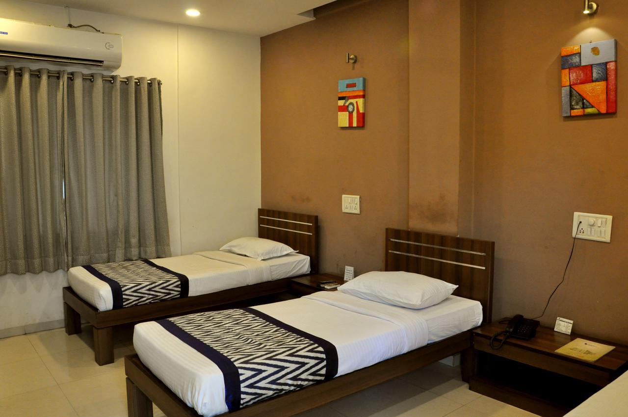 Hotel Tourist, Kolhapur Exterior foto