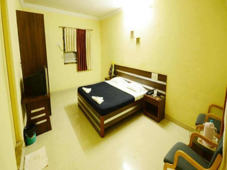 Hotel Tourist, Kolhapur Exterior foto